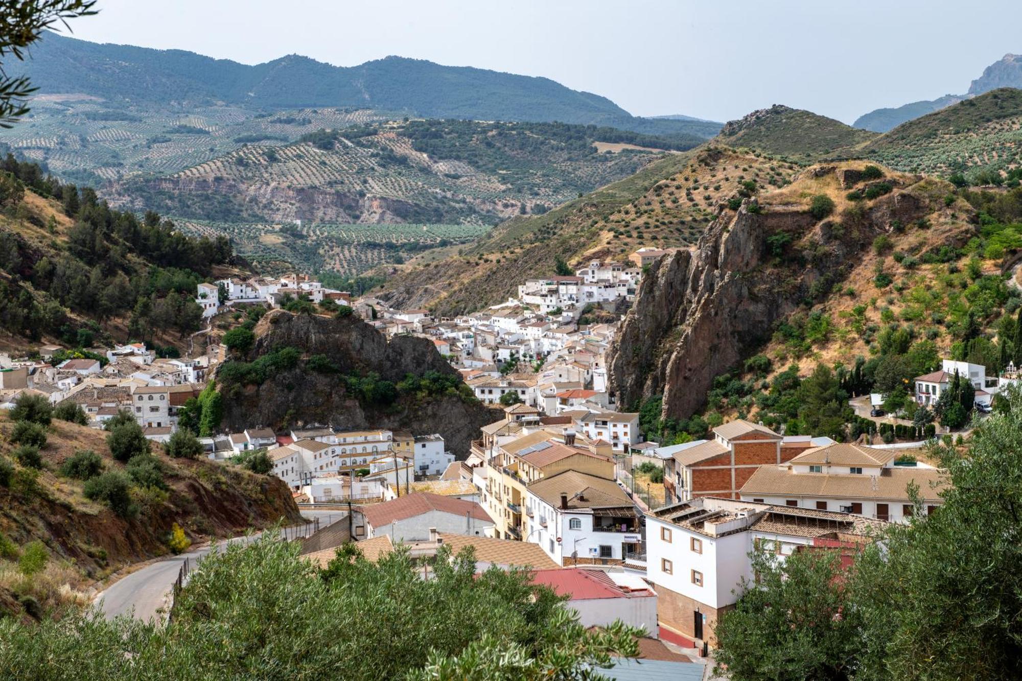 Alojamiento Turistico Loma Alta Cambil ภายนอก รูปภาพ